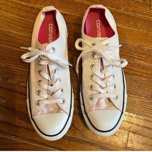 Converse sneakers with flower tongue. Size 9